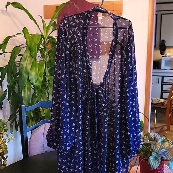 Top - Picture 1 of 2